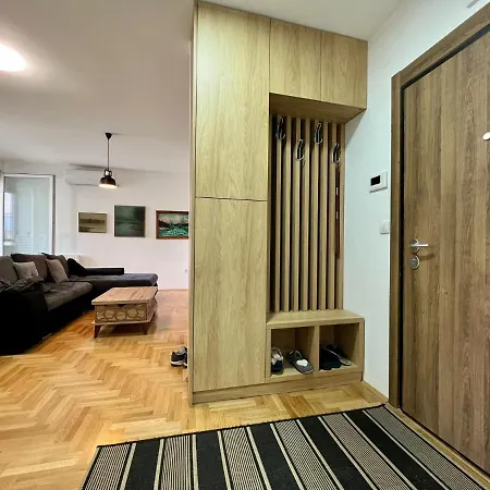 Fully Equipped 2br Center - 10 Min Walk Apartament *