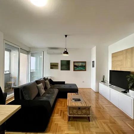 Fully Equipped 2br Center - 10 Min Walk Apartament *