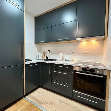 Fully Equipped 2br Center - 10 Min Walk