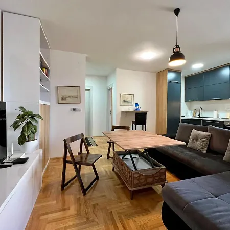 Fully Equipped 2br Center - 10 Min Walk Apartament Nowy Sad