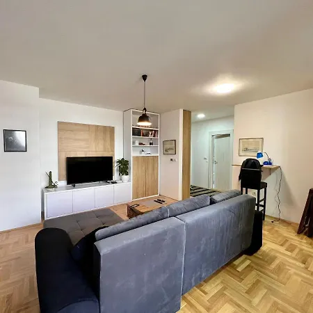 Fully Equipped 2br Center - 10 Min Walk Apartament Nowy Sad